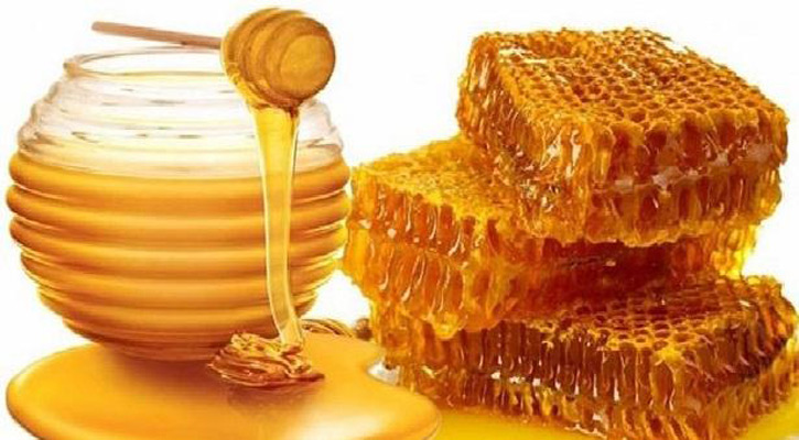 শীতে প্রতিদিন এক চামচ খাঁটি মধু! শীতে প্রতিদিন এক চামচ খাঁটি মধু!