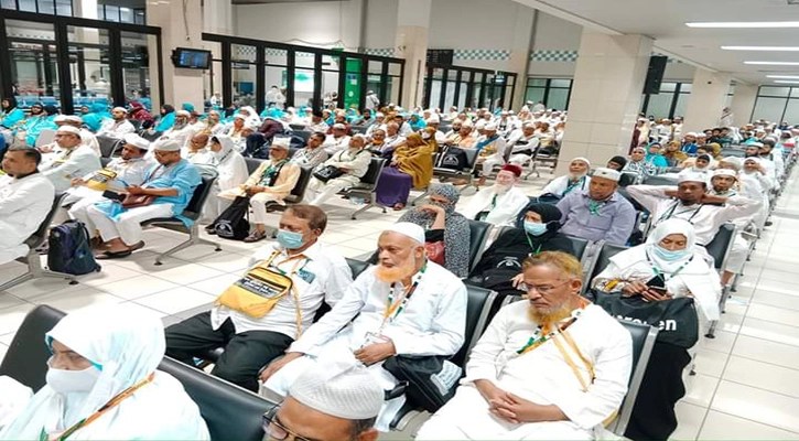 সৌদি আরব পৌঁছেছেন ২১ হাজার ৬৩ হজযাত্রী সৌদি আরব পৌঁছেছেন ২১ হাজার ৬৩ হজযাত্রী