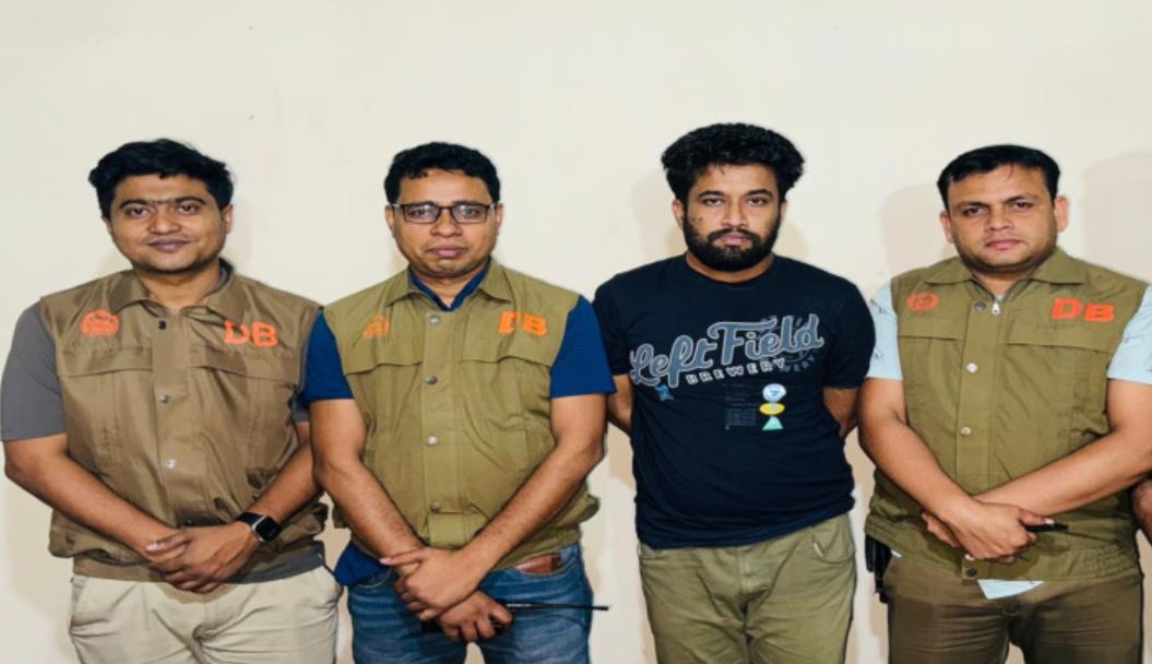 যশোরের চিহ্নিত সন্ত্রাসী ২৩ মামলার আসামি ভাইপো রাকিব আটক যশোরের চিহ্নিত সন্ত্রাসী ২৩ মামলার আসামি ভাইপো রাকিব আটক