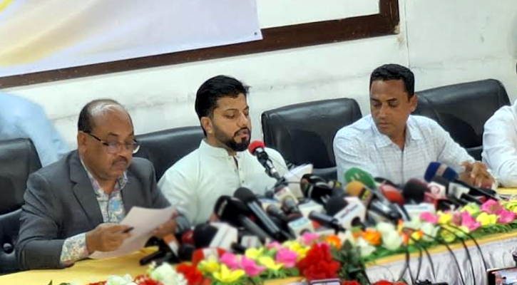 শপথ না নেওয়ায় তাপসের ‘দোসরদের’ দায়ী করলেন ইশরাক শপথ না নেওয়ায় তাপসের ‘দোসরদের’ দায়ী করলেন ইশরাক