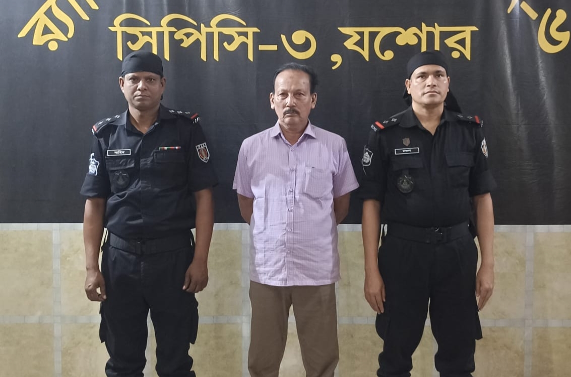 প্রধানমন্ত্রীর গাড়ি বহরে হামলার মামলায় সাজাপ্রাপ্ত পলাতক আসামি যশোরে আটক প্রধানমন্ত্রীর গাড়ি বহরে হামলার মামলায় সাজাপ্রাপ্ত পলাতক আসামি যশোরে আটক