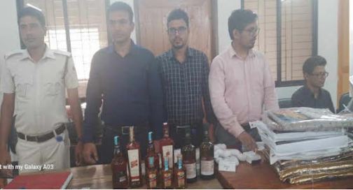 বেনাপোল রেলষ্টেশনে ট্রেনের পরিচালক এর নিকট থেকে শাড়ী থ্রি-পিছ আটক