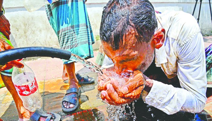 ১২ জেলায় বয়ে যাচ্ছে তাপপ্রবাহ