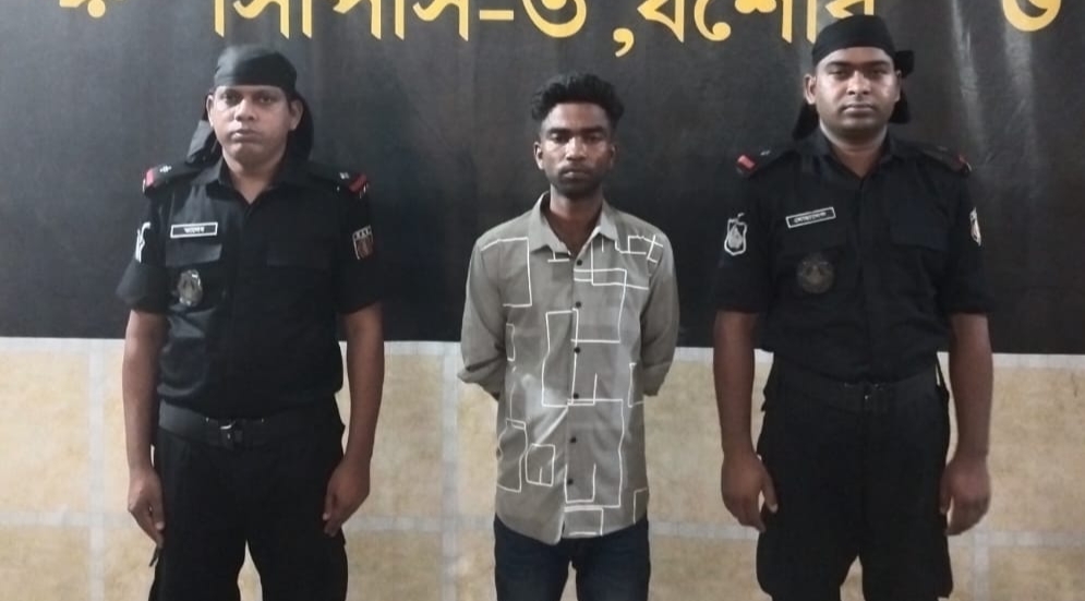 মাদকসহ একজন ও যাবজ্জীবন সাজাপ্রাপ্ত পলাতক আসামি র‌্যাবের অভিযানে আটক