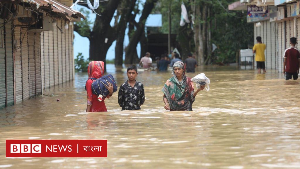 বন্যা: ‘আমার বউ, বাচ্চা, বাবা, মা…সবাই খাবার অভাবে মারা যাইতেছে’
