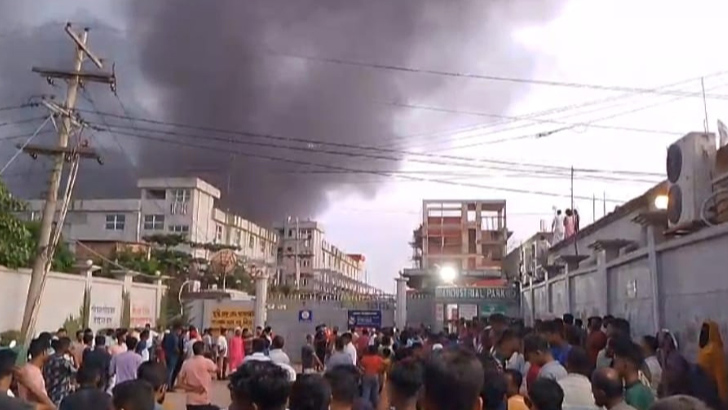 প্রাণ আরএফএল গ্রুপের ইন্ডাস্ট্রিয়াল পার্কে অগ্নিকাণ্ড প্রাণ আরএফএল গ্রুপের ইন্ডাস্ট্রিয়াল পার্কে অগ্নিকাণ্ড