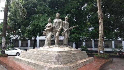 সাবেক রেলমন্ত্রী পাঁচ দিনের রিমান্ডে, ঢাকা বিশ্ববিদ্যালয়ে ক্লাস শুরু, তিন পার্বত্য জেলায় চলছে অবরোধ