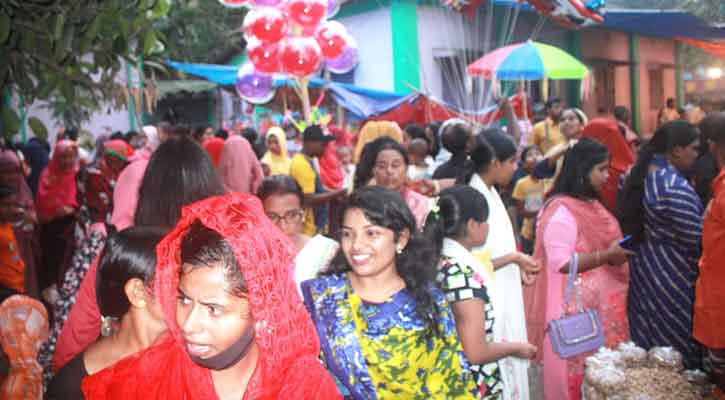 ফুলবাড়ীর বউমেলা, ক্রেতা-দর্শনার্থী শুধু নারীরা