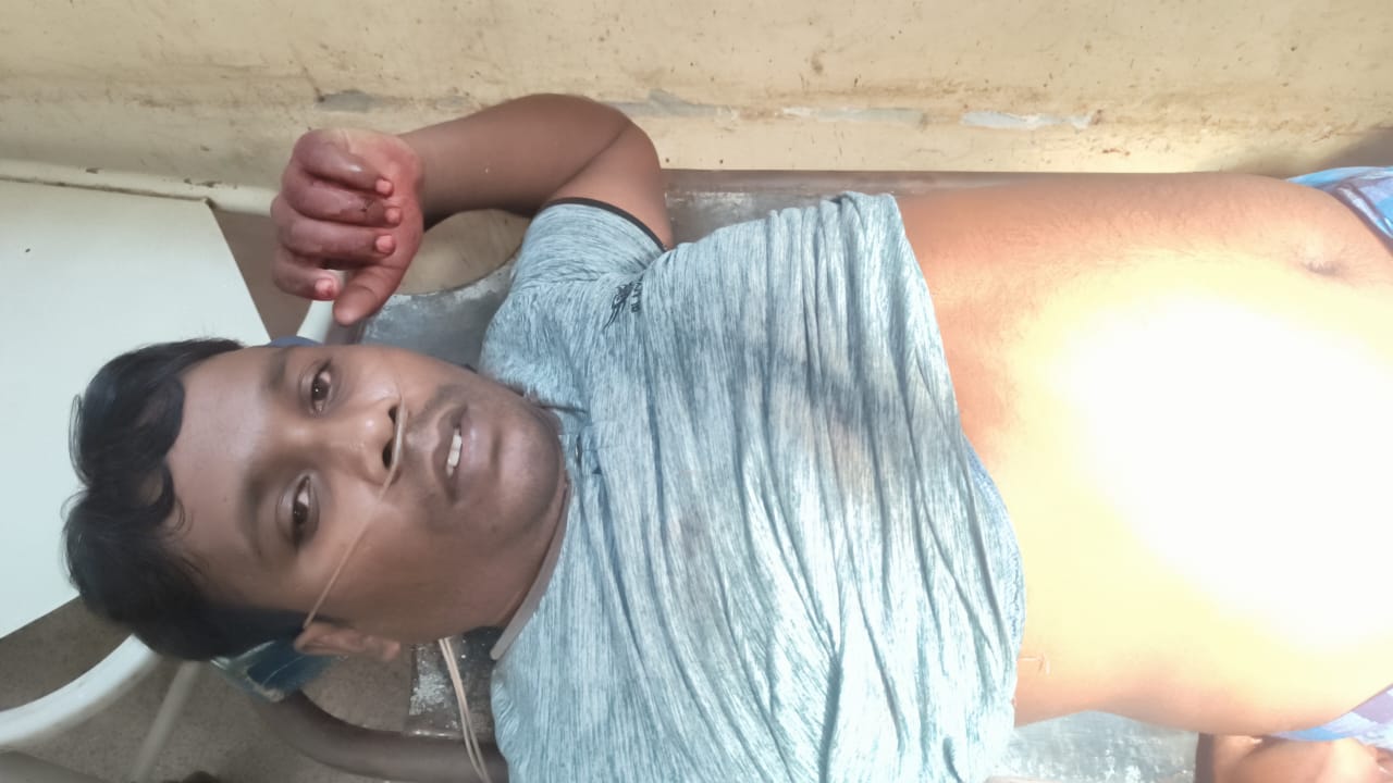 যশোরে ছিনতাইকারীদের ছুরিকাঘাতে ব্যবসায়ী আহত যশোরে ছিনতাইকারীদের ছুরিকাঘাতে ব্যবসায়ী আহত