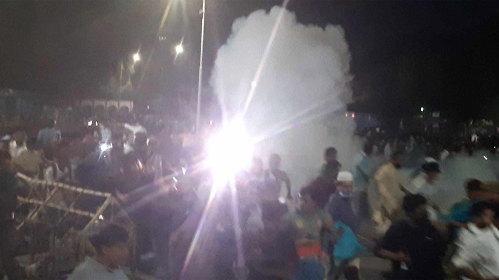 বঙ্গভবনের সামনে শিক্ষার্থী গুলিবিদ্ধসহ আহত ৩