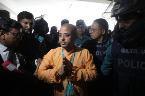 সাইফুল হত্যার প্রতিবাদ ও চিন্ময়ের মুক্তির দাবিতে শেখ হাসিনার বিবৃতি, জাতীয় স্বার্থের বিরুদ্ধে গেলেই পদক্ষেপ নেয়ার আহ্বান জামায়াতের