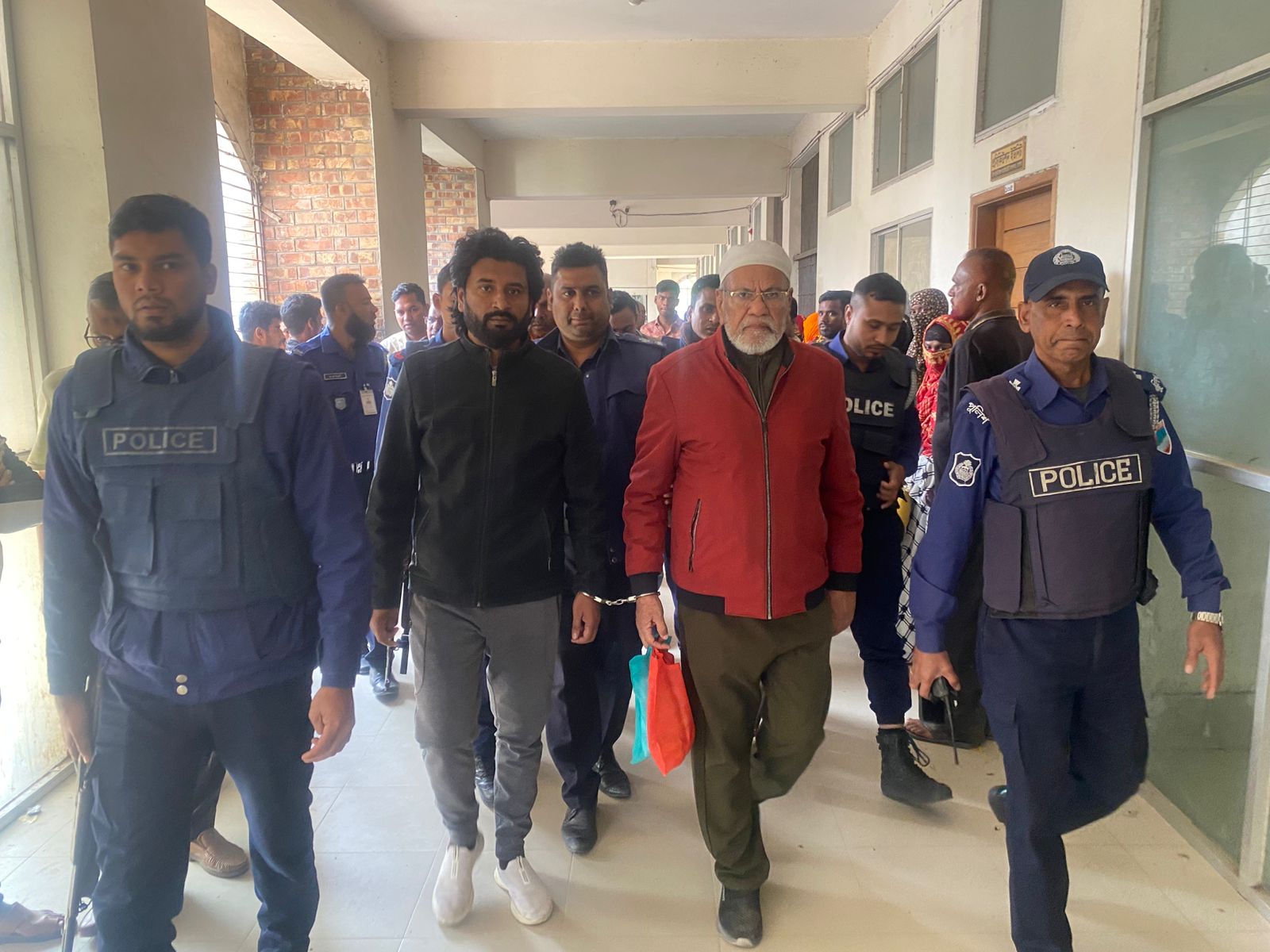 যশোরে আ.লীগের সভাপতি ও চেয়ারম্যান রাজুকে আরও একটি মামলায় শ্যোন এ্যারেস্ট