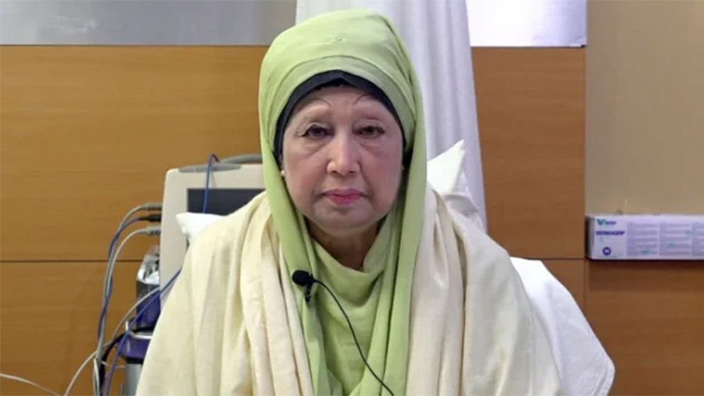 এয়ার অ্যাম্বুলেন্সে খালেদা জিয়ার সঙ্গে যারা থাকছেন এয়ার অ্যাম্বুলেন্সে খালেদা জিয়ার সঙ্গে যারা থাকছেন