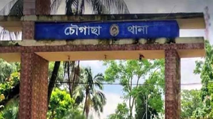 যশোর চৌগাছায় আসামি ধরতে গিয়ে পুলিশের ওপর হামলা, ওসিসহ আহত ৭