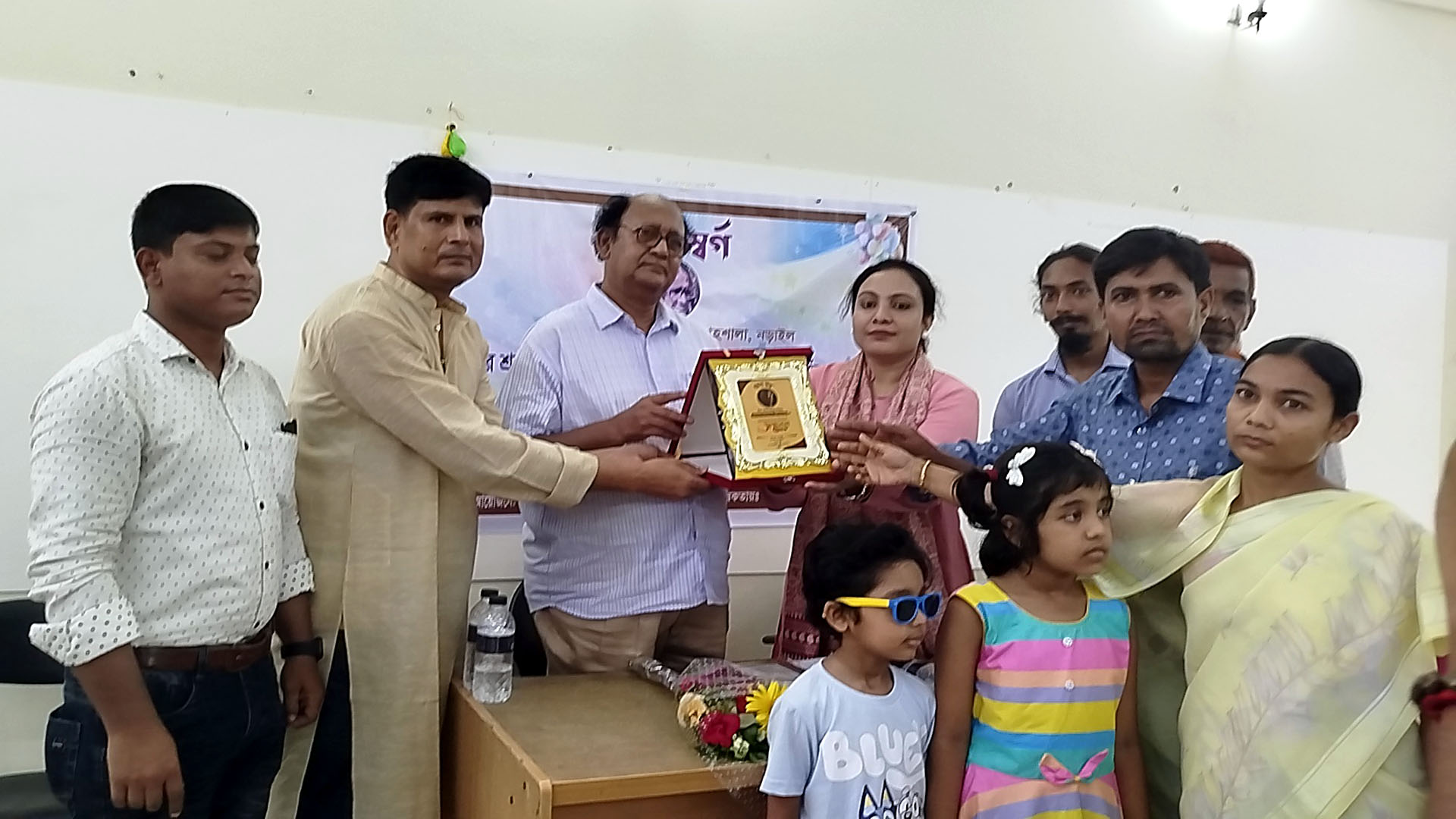 নড়াইলে শিশুস্বর্গের শিক্ষক বলদেব অধিকারীর বিদায় সংবর্ধনা নড়াইলে শিশুস্বর্গের শিক্ষক বলদেব অধিকারীর বিদায় সংবর্ধনা