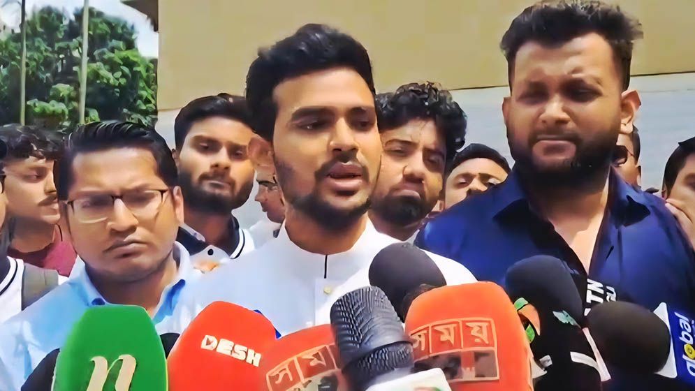 ইশরাকের মেয়র হওয়া না হওয়ার সিদ্ধান্ত আমি একা নিচ্ছি না: উপদেষ্টা আসিফ ইশরাকের মেয়র হওয়া না হওয়ার সিদ্ধান্ত আমি একা নিচ্ছি না: উপদেষ্টা আসিফ