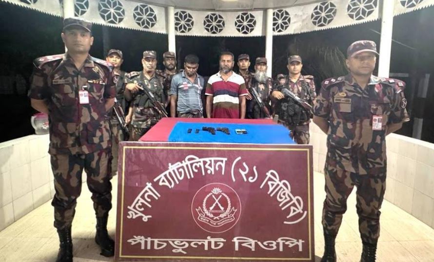 যশোর শার্শা সীমান্তে অস্ত্রসহ দুই ব্যবসায়ী আটক
