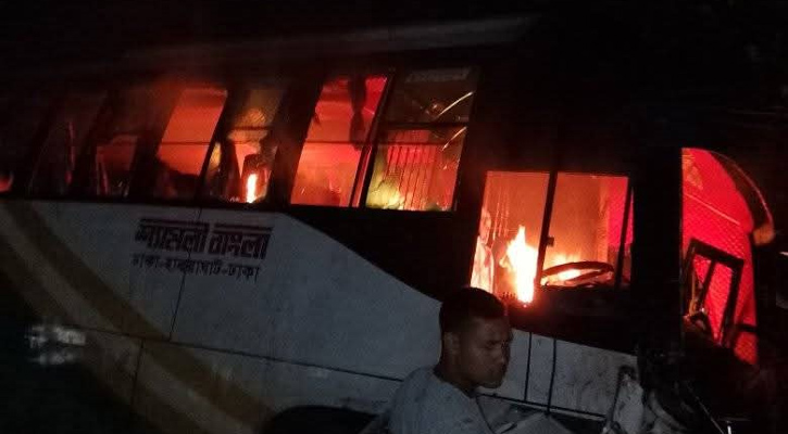 ময়মনসিংহে বাসের ধাক্কায় মাহিন্দ্রার ৬ যাত্রী নিহত ময়মনসিংহে বাসের ধাক্কায় মাহিন্দ্রার ৬ যাত্রী নিহত