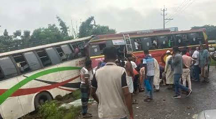 ফরিদপুরে ২ বাসের সংঘর্ষে নিহত ৩