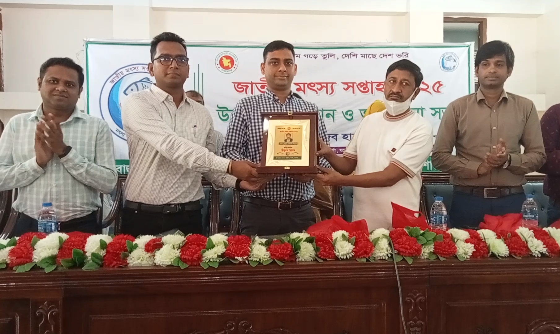 শার্শায় মাছ চাষে ও বাণিজ্যে সেরা কুদ্দুস আলী বিশ্বাস’ পেলেন সম্মাননা